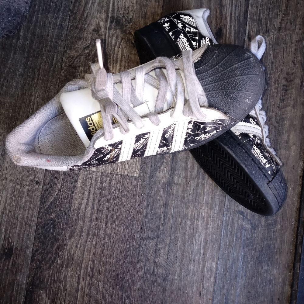 Adidas shoes - Picture 2 of 4